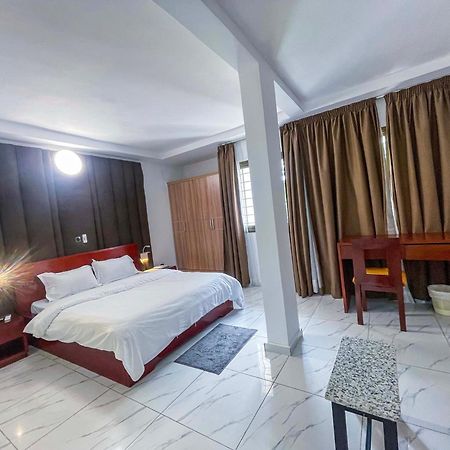 Hotel Le Vaisseau Abidjan Exterior foto