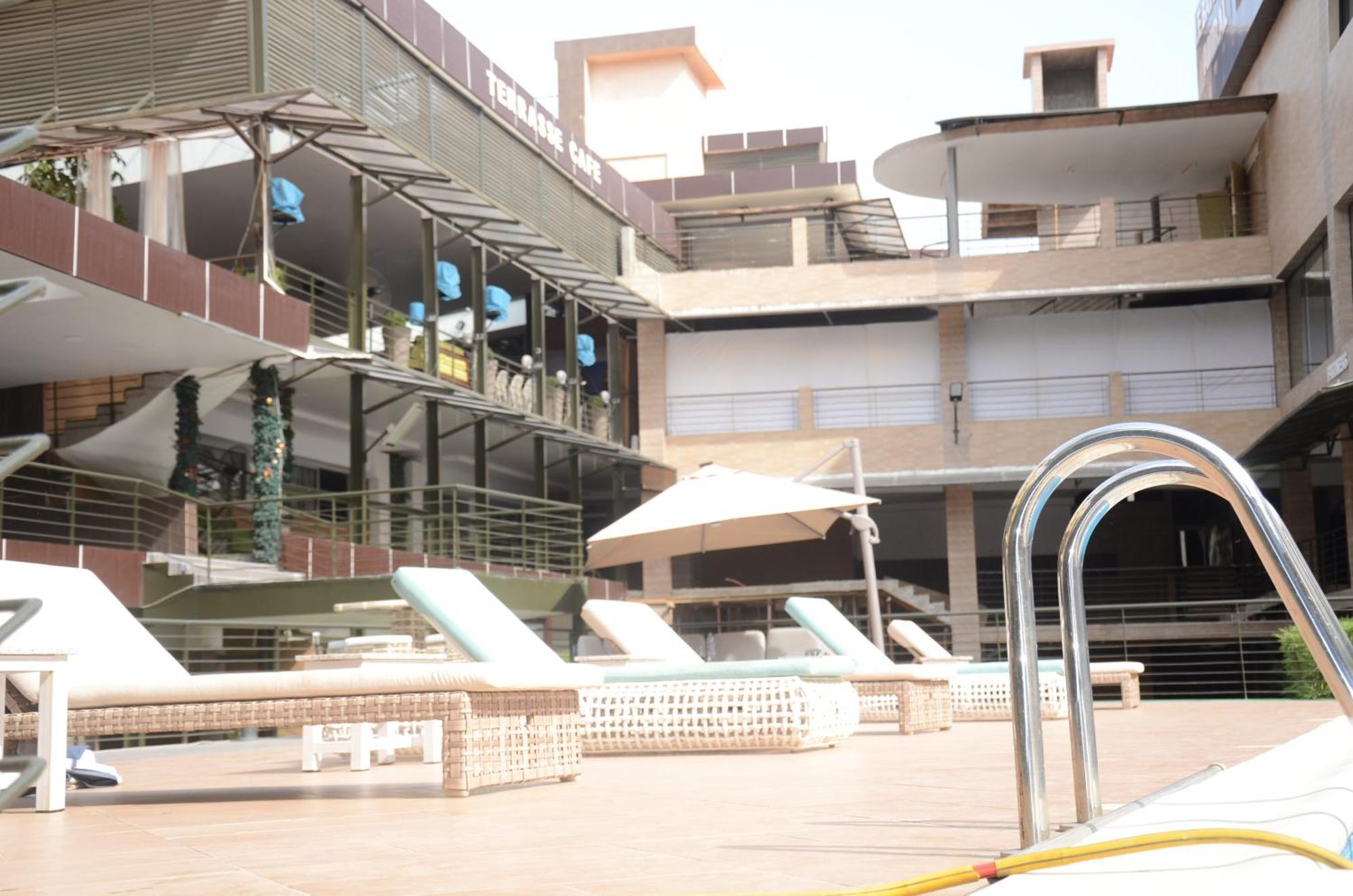 Hotel Le Vaisseau Abidjan Exterior foto