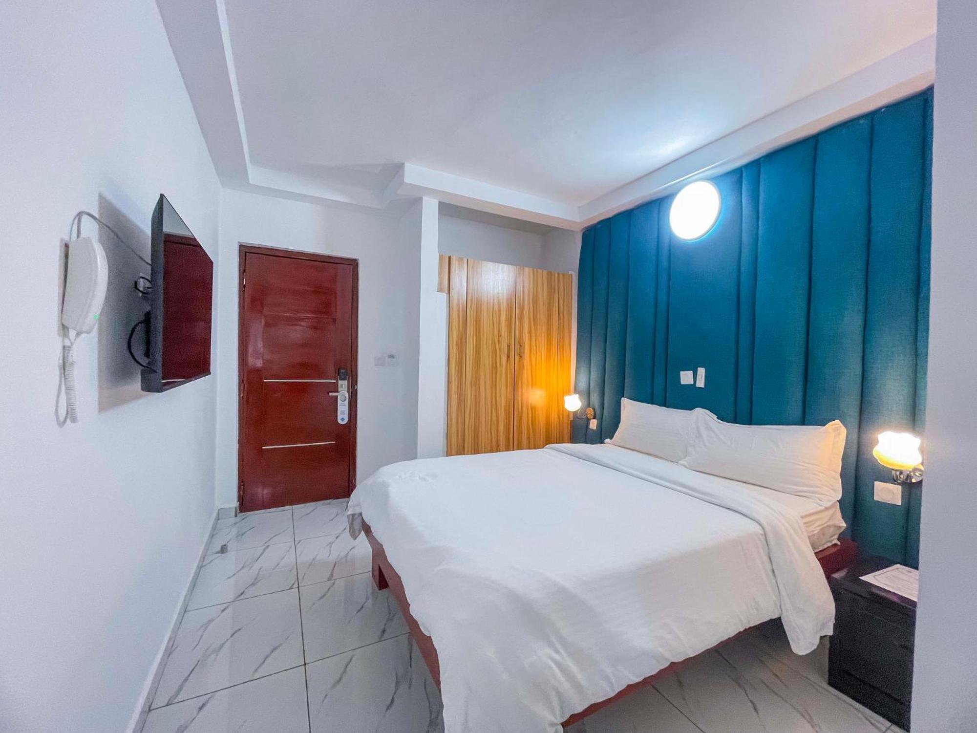 Hotel Le Vaisseau Abidjan Exterior foto