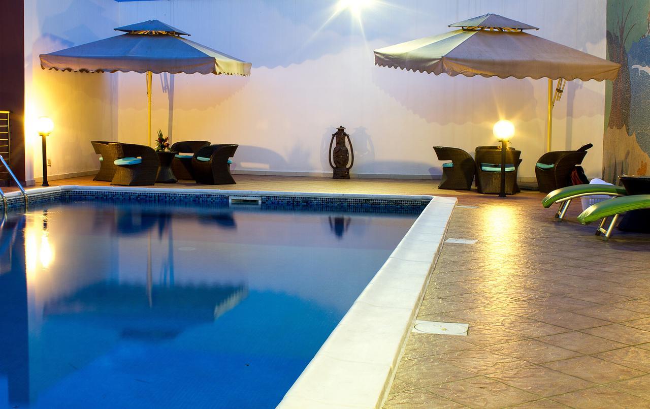 Hotel Le Vaisseau Abidjan Exterior foto